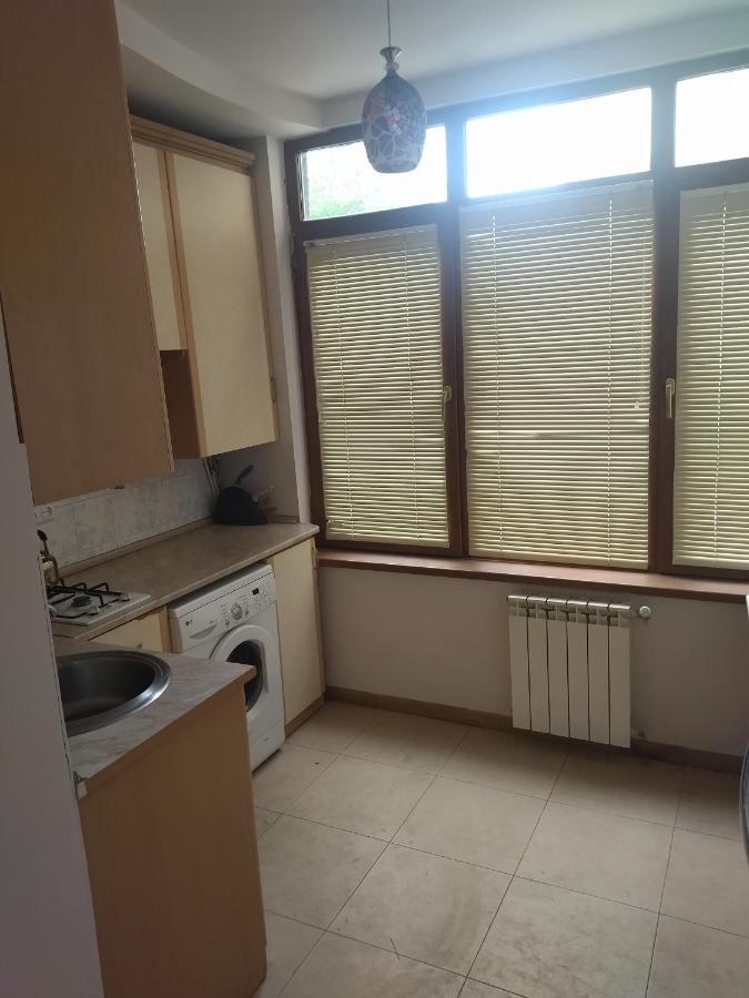 Abovyan 36 Apt & Tour Yerevan Exterior photo